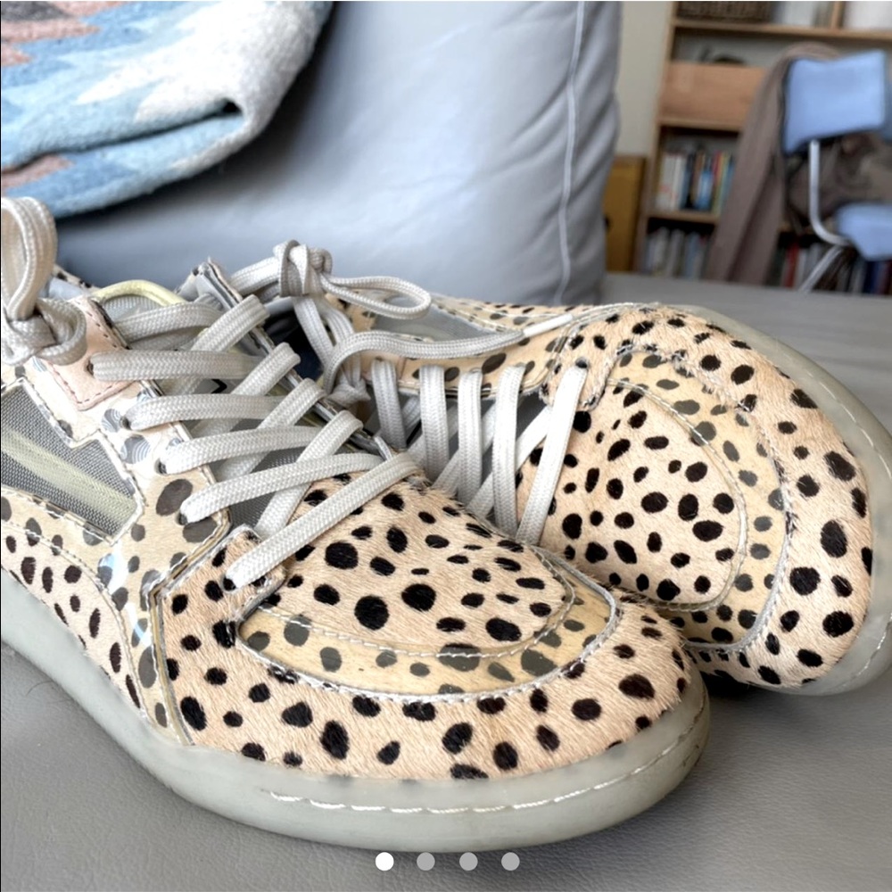 Dolce Vita sneakers size 7